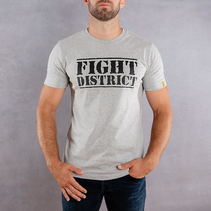 Image de face d'un homme portant un T-Shirt gris au logo noir de la collection The Original