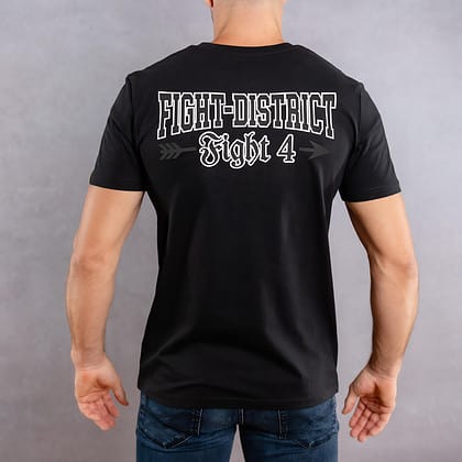 Image de dos d'un homme portant un T-shirt noir au logo noir de la collection Arrow