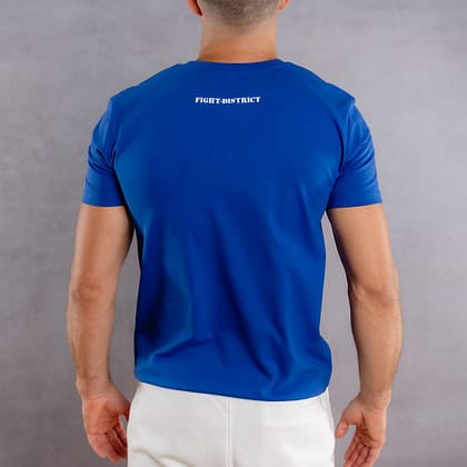 Image de dos d'un homme portant un T-Shirt bleu au logo blanc de la collection Laurier